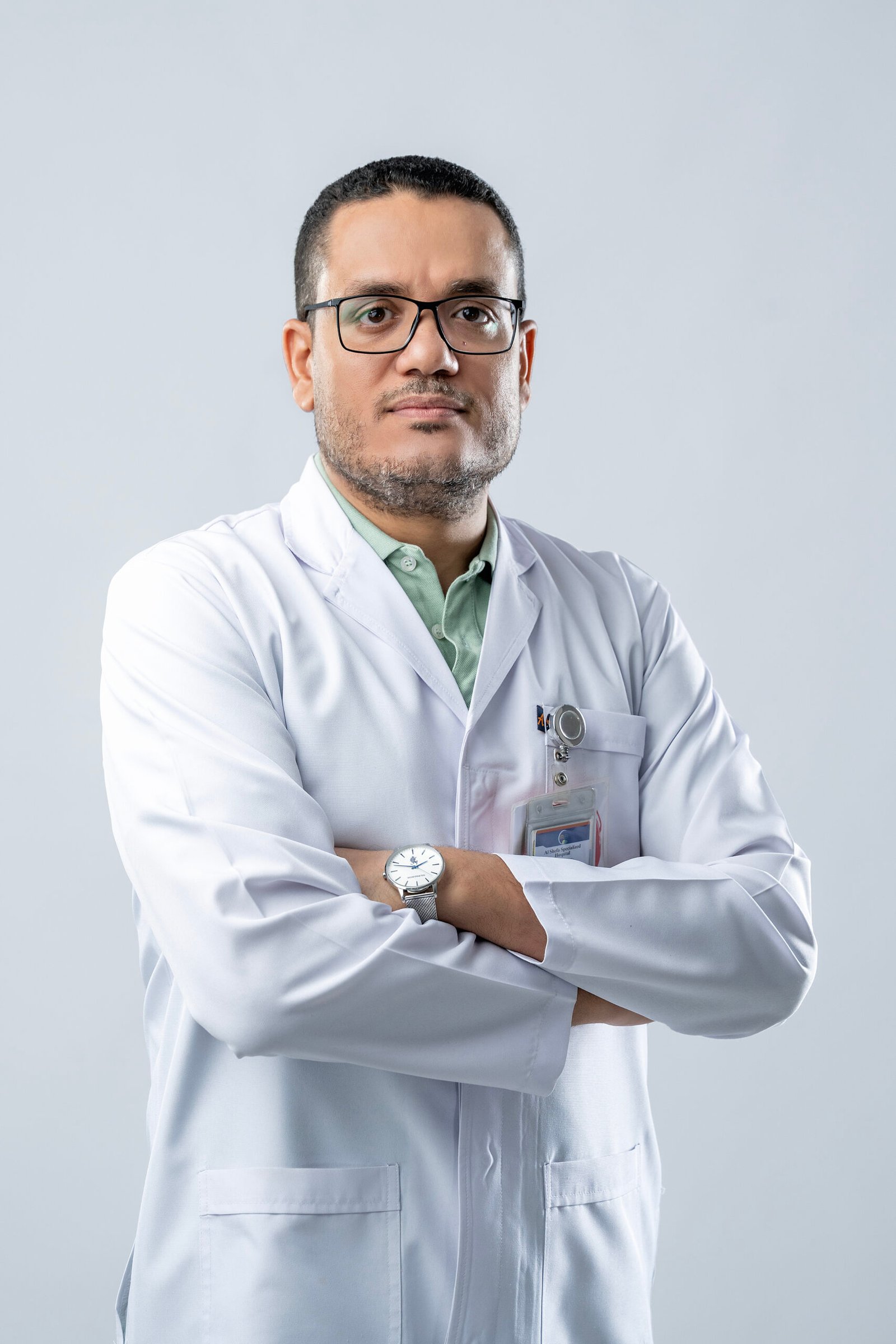 د محمد علوان اطفال 1 scaled